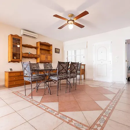 3 Bedroom In El Duque 빌라 아데제
